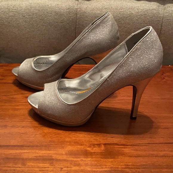 Silver open toe heel - Picture 11 of 13